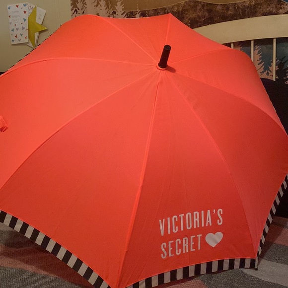 Victoria’s Secret pillow and umbrella - Picture 2 of 6